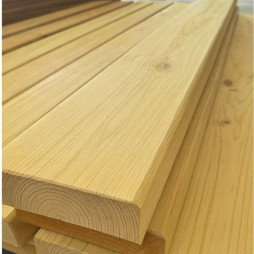 Latte de bois en pin pour refaire un banc Latte de bois en pin pour refaire un banc