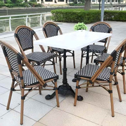 Chaises terrasse CHR sur terrasse extérieure