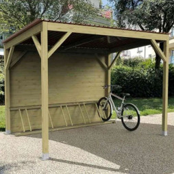 Abri cycle en bois dans lotissement
