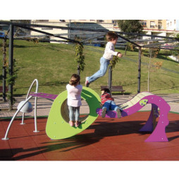 Structure de jeux sur une aire extérieure