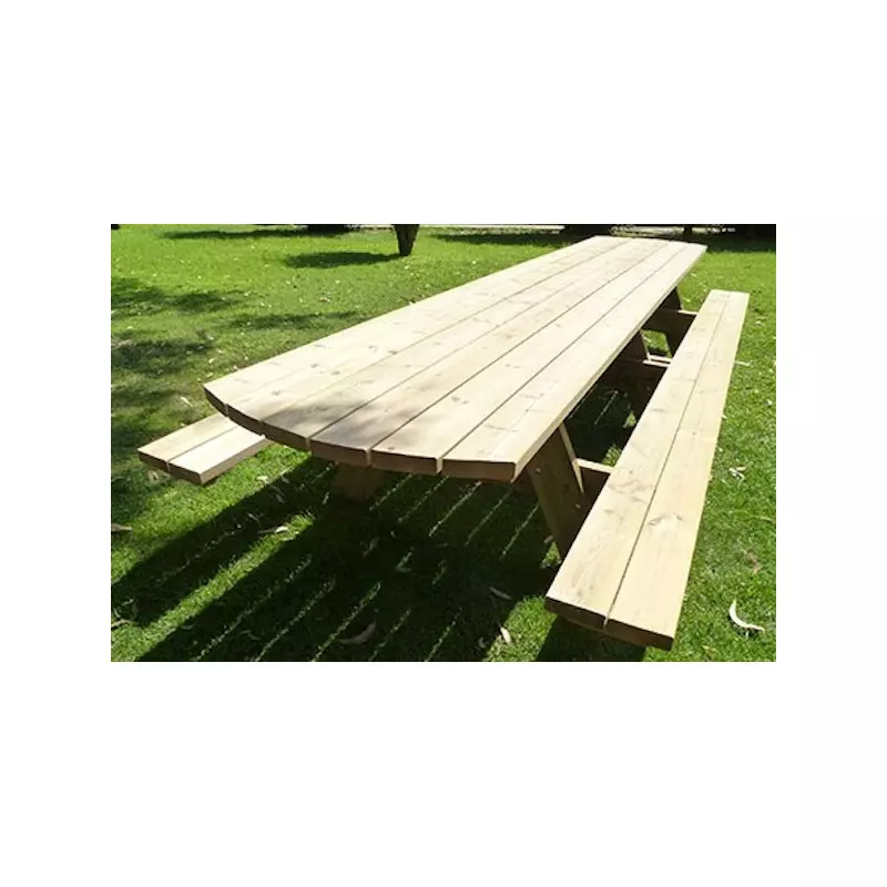 Table de pique-nique en bois accueillant 18 personnes