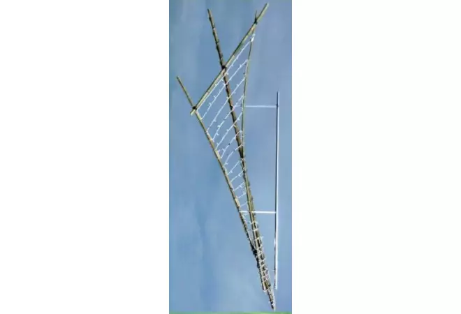 Visuel de La Voile Nébuleuse lumineuse structure bambou pour candélabre - vue de jour - DMC Direct