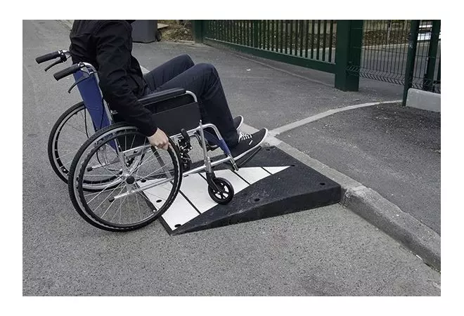 Rampe handicapé caoutchouc - accessibilité des ERP - DMC Direct