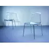 Belle chaise transparente pour intérieur