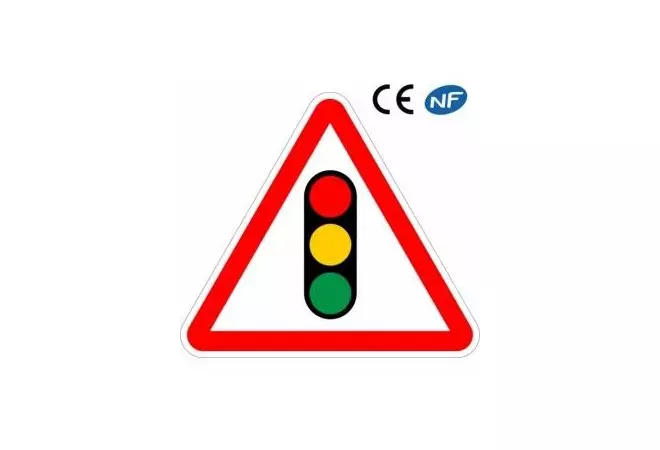 Panneau routier pour la signalisation de feux tricolore (A17)