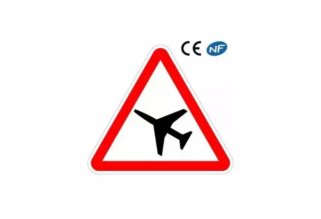 Panneau Danger Traversée d'une aire de danger avec passage d'avions (A23)