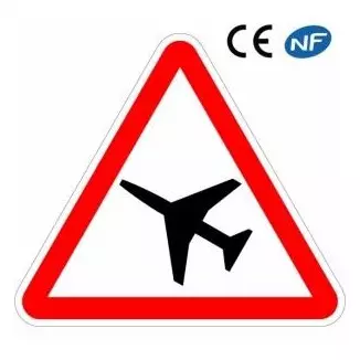 Panneau Danger Traversée d'une aire de danger avec passage d'avions (A23)