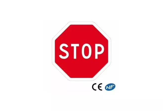 Panneau de circulation STOP en 5 dimensions (Ab4)