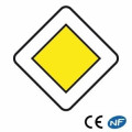 Panneau de circulation indiquant une route prioritaire (Ab6)