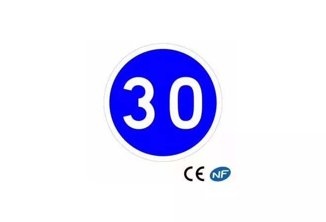 Panneau de signalisation annonçant une vitesse obligatoire d'au minimum 30 km/h