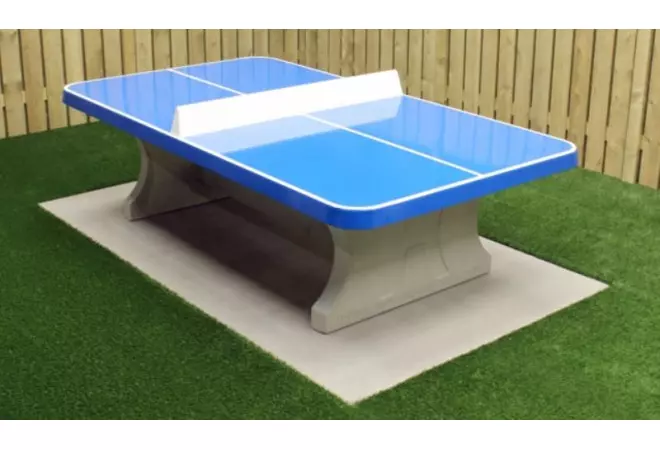 Table ping-pong en béton avec coins arrondis