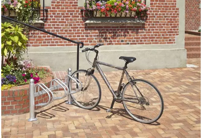 Râtelier en acier galvanisé pour 9 vélos. Rangement en côte à côte sur 2  niveaux