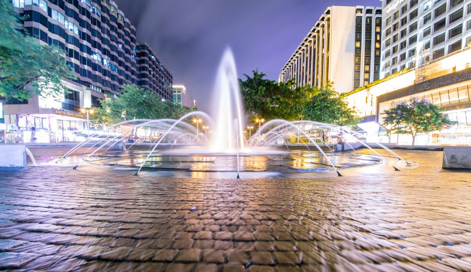 fontaine à eau dans installée en milieu urbain
