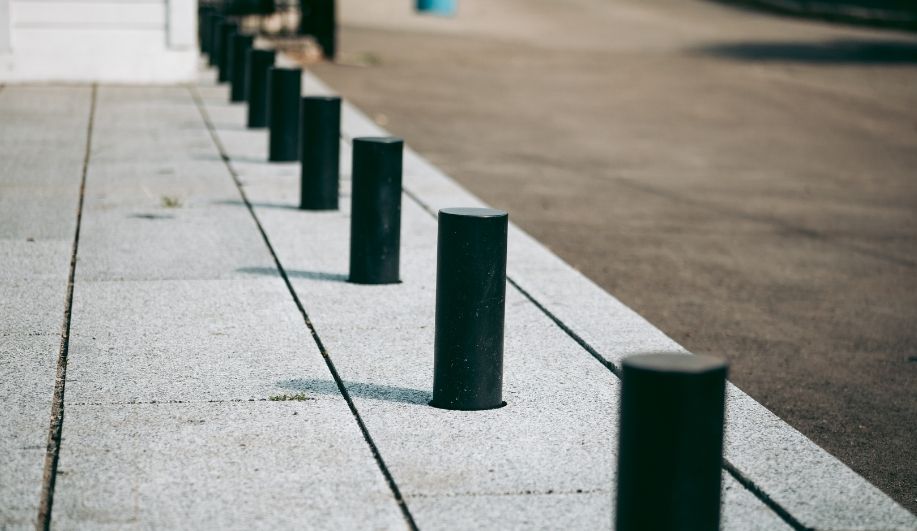 potelet anti stationnement dans la rue