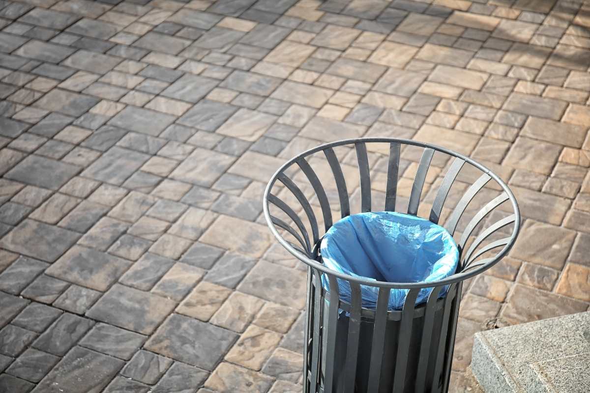 poubelle urbaine en métal