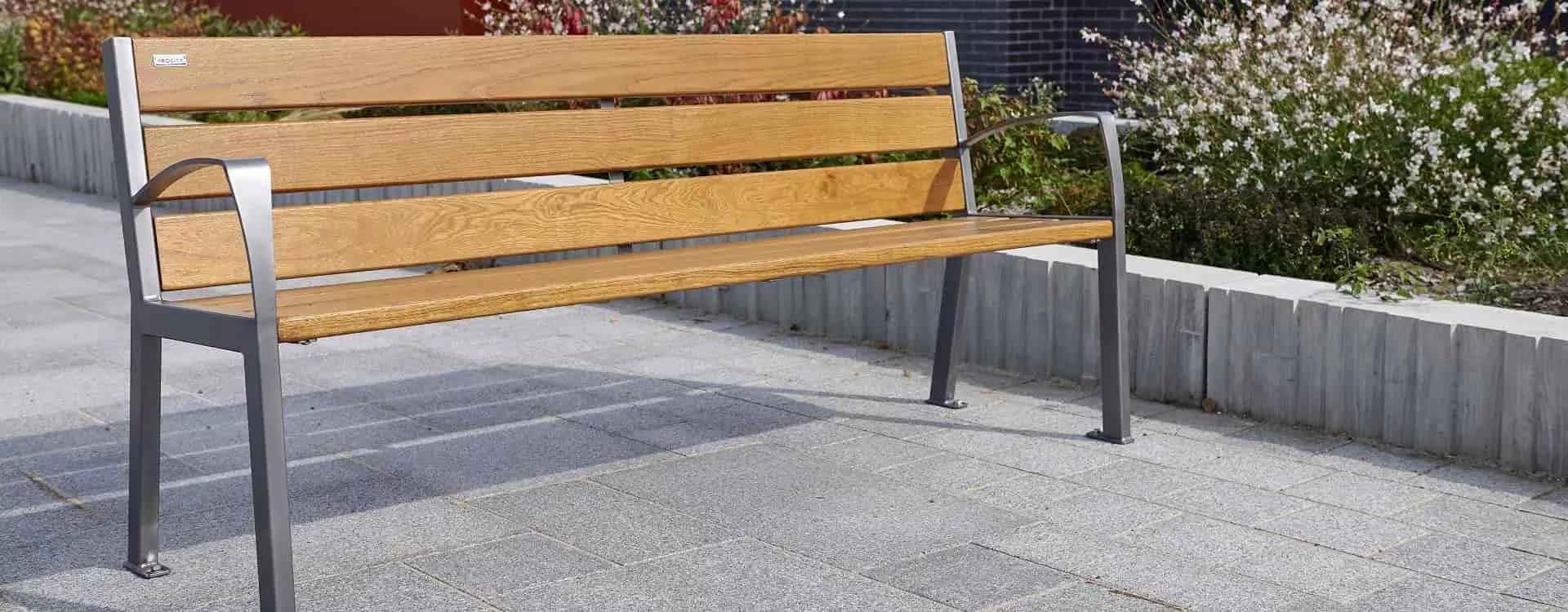 Le banc public, idéal pour votre extérieur