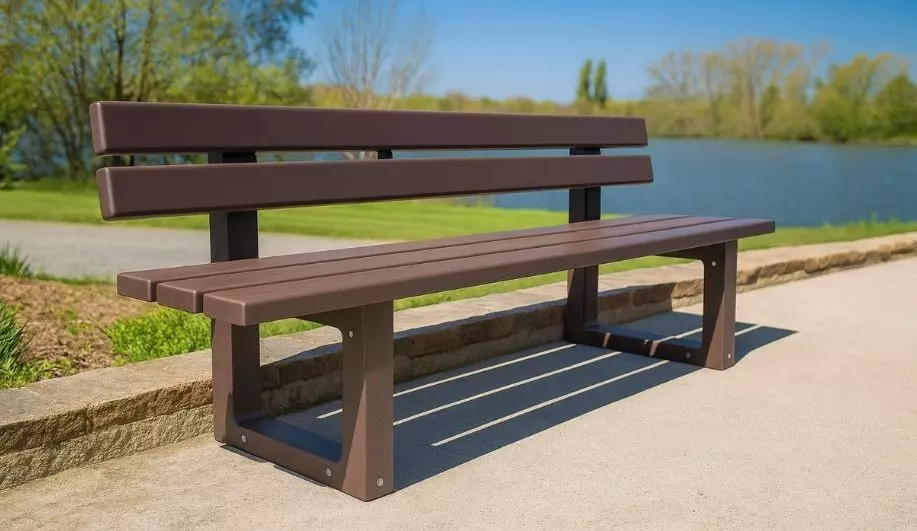 Pourquoi opter pour le mobilier urbain en plastique recyclé ?